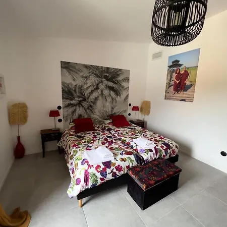 Les Baroudeurs De Jean Bed and Breakfast Saint-Jean-de-Barrou